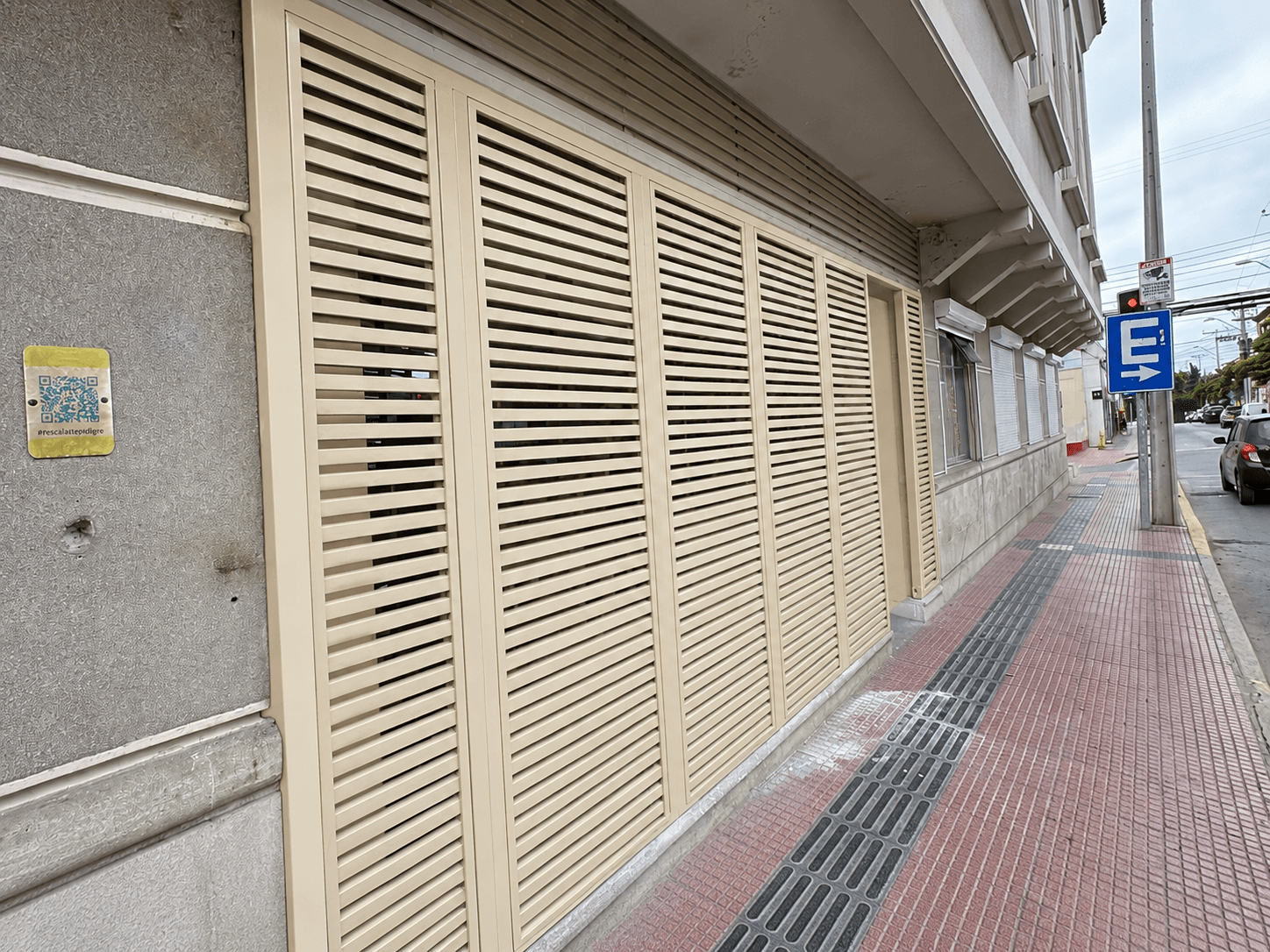Reja articulada metálica ejecutada por E.K. PROCONS para Fiscalía Regional en La Serena